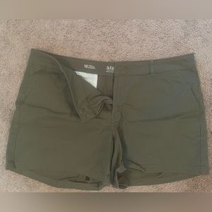 A.n.a 3.5” Twill Short Size 16